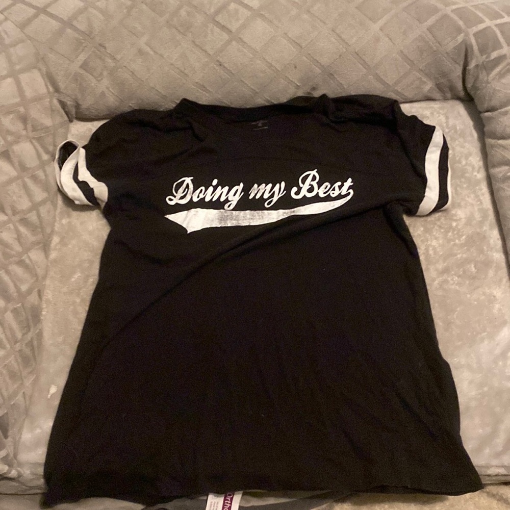 A black t- shirt, Size: XL, Brand: Arizona